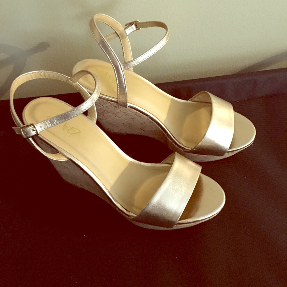 Wedge heels worn only once